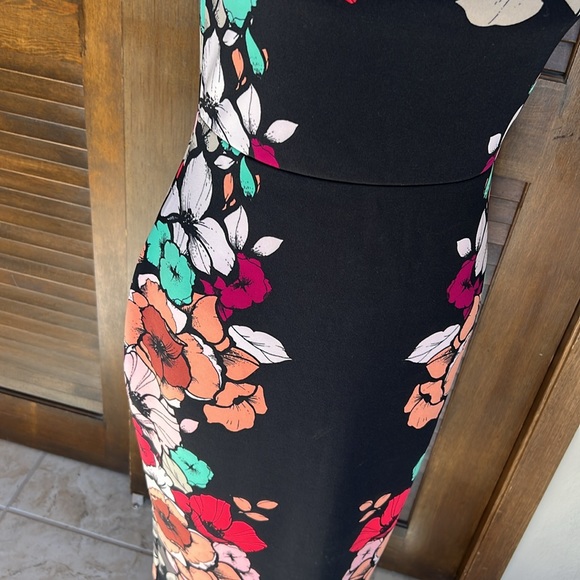 Express Off the Shoulder Black Dress with Multi Color Flowers Size 6 - Picture 3 of 10